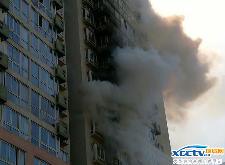 北京双井附近一小区着火 起火原因不详