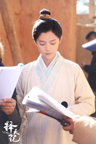 《择天记》辗转134天杀青 娜扎赞与鹿晗合作默契