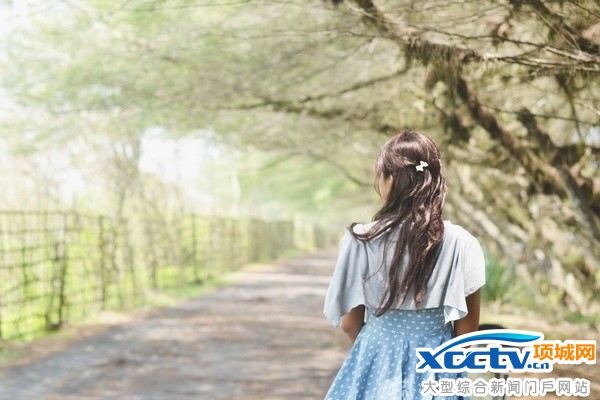 最美背影女孩自曝正脸照 网友瞬间石化