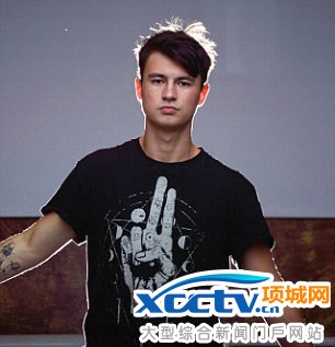 ��������16������ն�������Ů��ʾ��