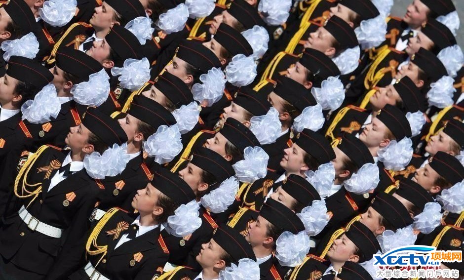 俄罗斯军校女兵方阵首次亮相