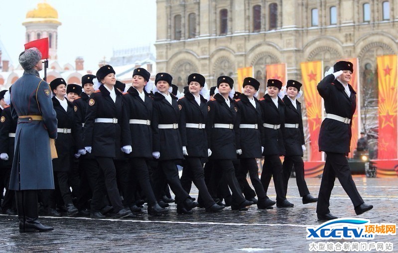 Ů���μӺ쳡���ı���˧������