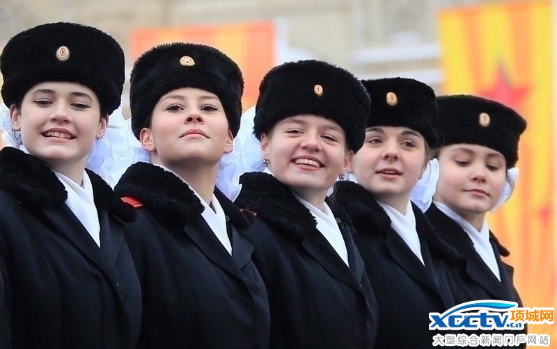 俄罗斯军校女兵参加红场大阅兵