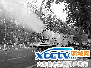 除霾神器雾炮车亮相北京街头 每天至少两次作业