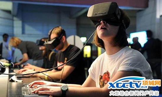 VR�۾�ɫ��Ӫ�� �ͷ���Ա��ȫ��լ��3d�뿴�Ķ��У�