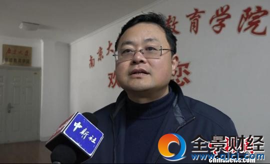 “鹰爸”何烈胜对于自己的教育理念,显得极为有信心。 葛勇 摄 “鹰爸”何烈胜对于自己的教育理念,显得极为有信心。 葛勇 摄