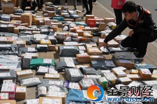 大学生的生活费够花吗?