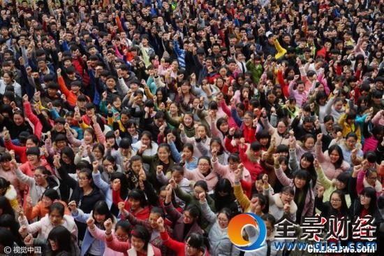 河南高中举行高考百天誓师 高呼要上北大